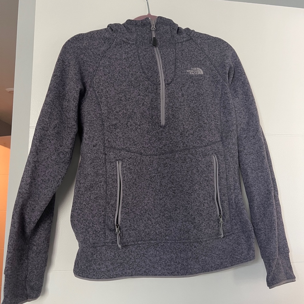 North face women’a hooded sweatshirt